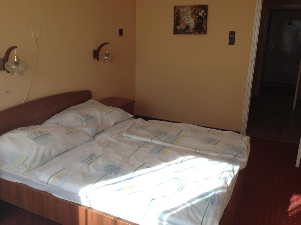 Hotel Family Balatonföldvár Cameră foto